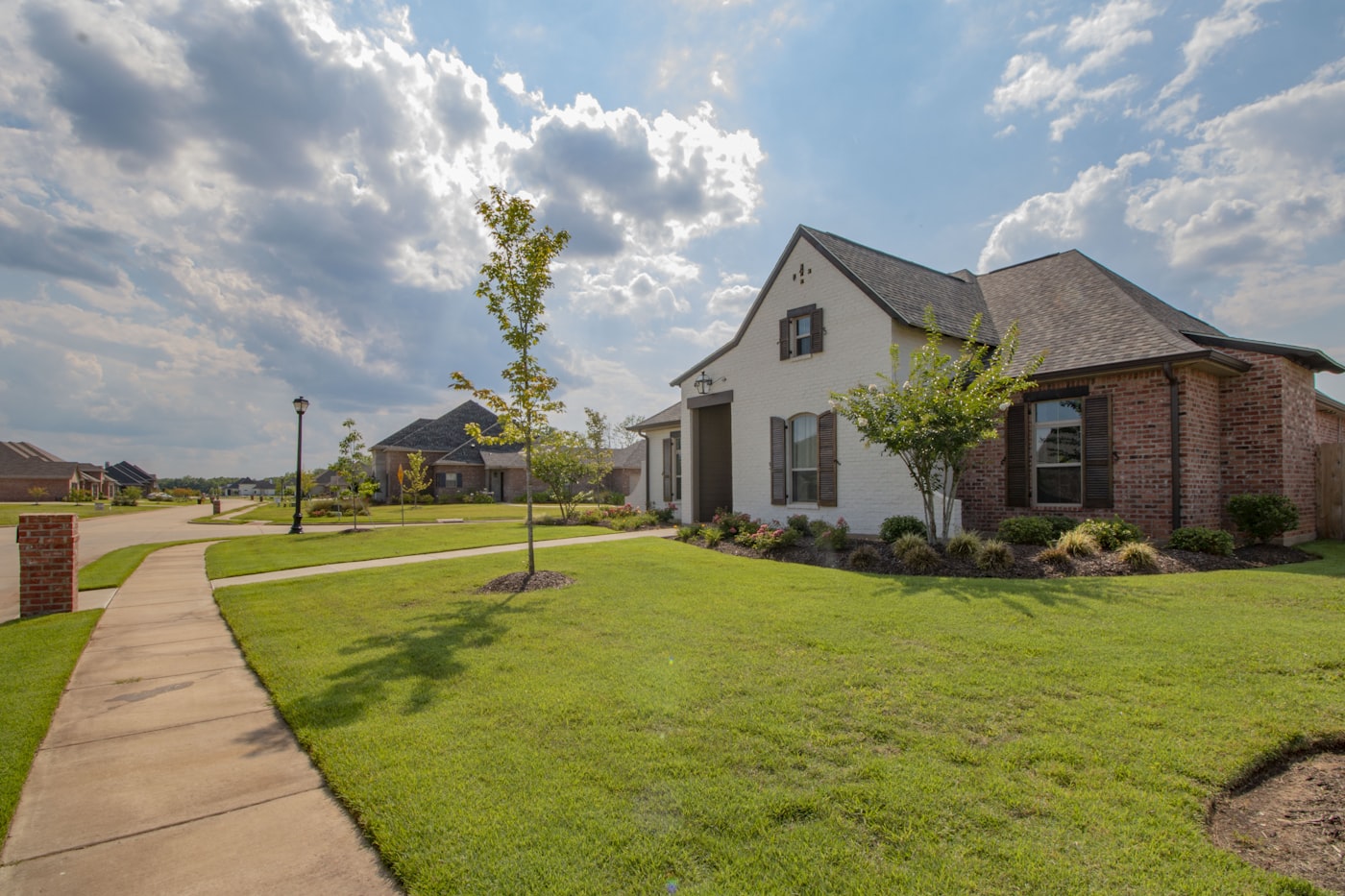 Newer suburban home for Caledonia, Michigan